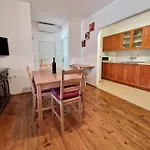 Gina 아파트