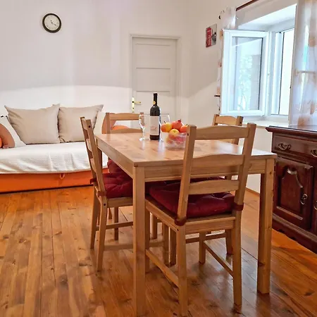 Gina Apartment *